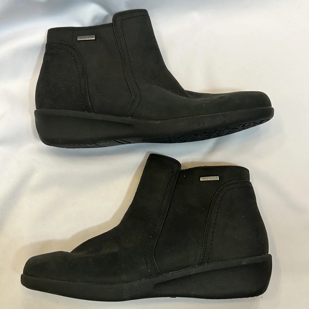 Aravon Fairlee Waterproof Ankle Boot-Size 9.5  NWOB